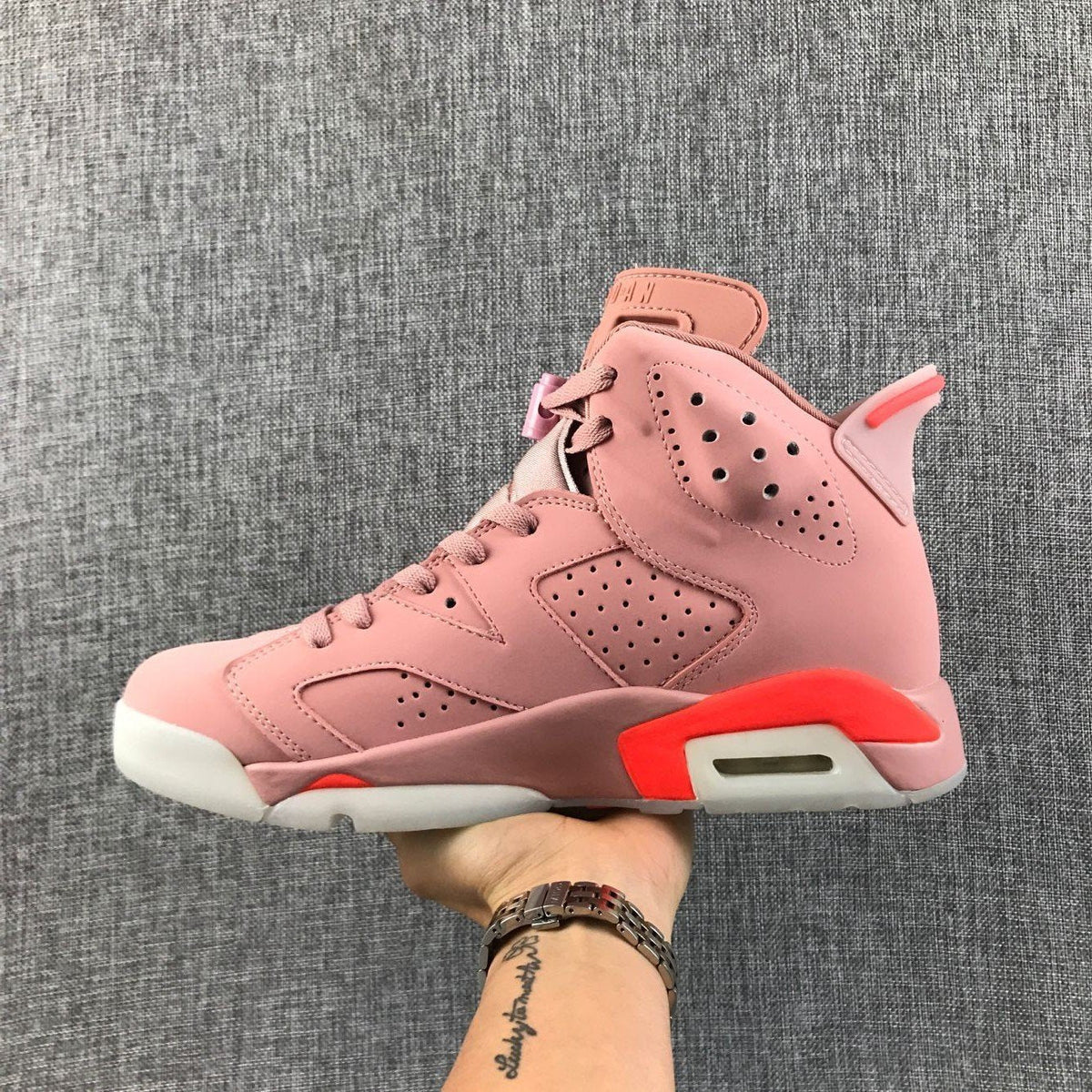 6 Pinky AJ6