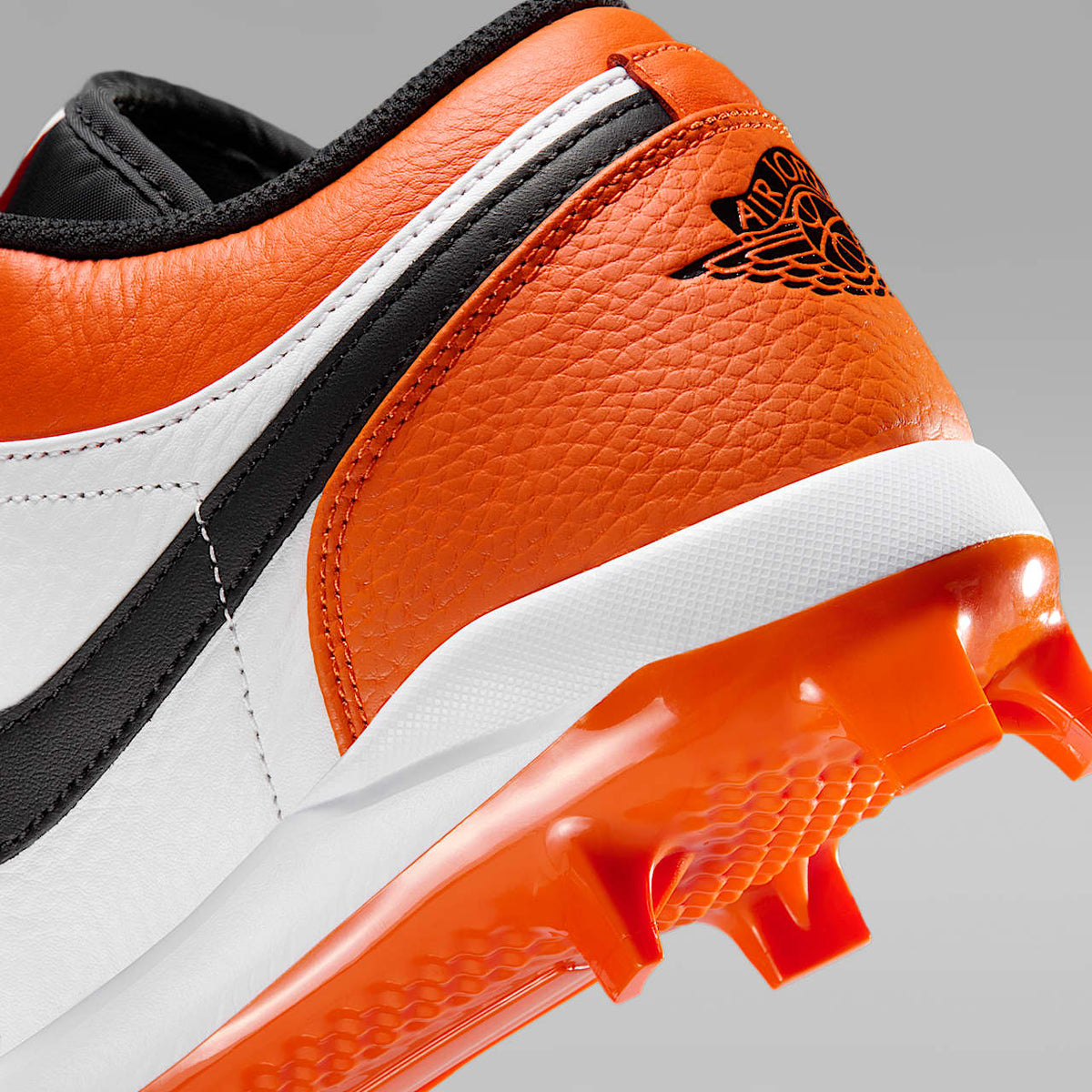 1 Retro Basketball Shoes MCS Low SE