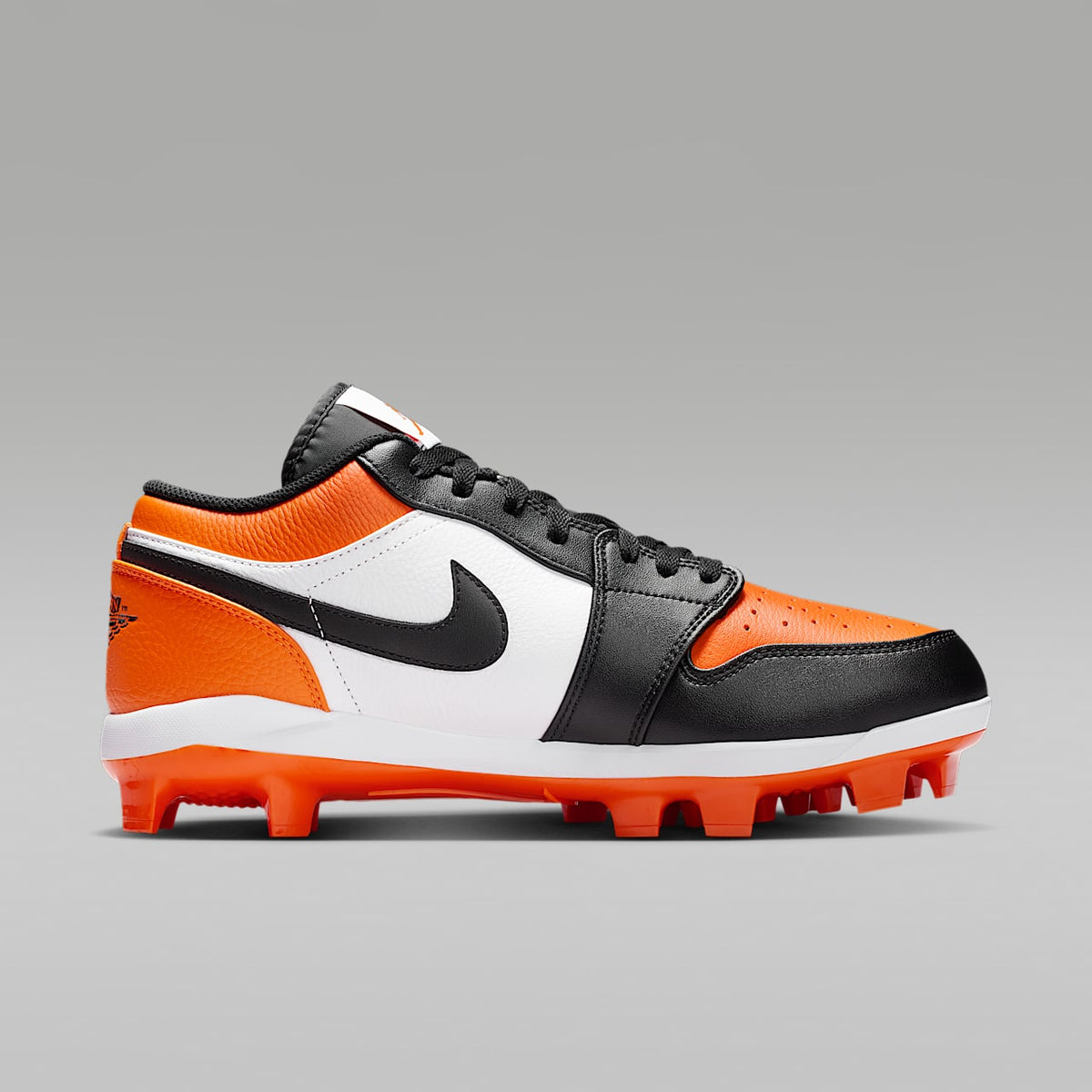 1 Retro Basketball Shoes MCS Low SE