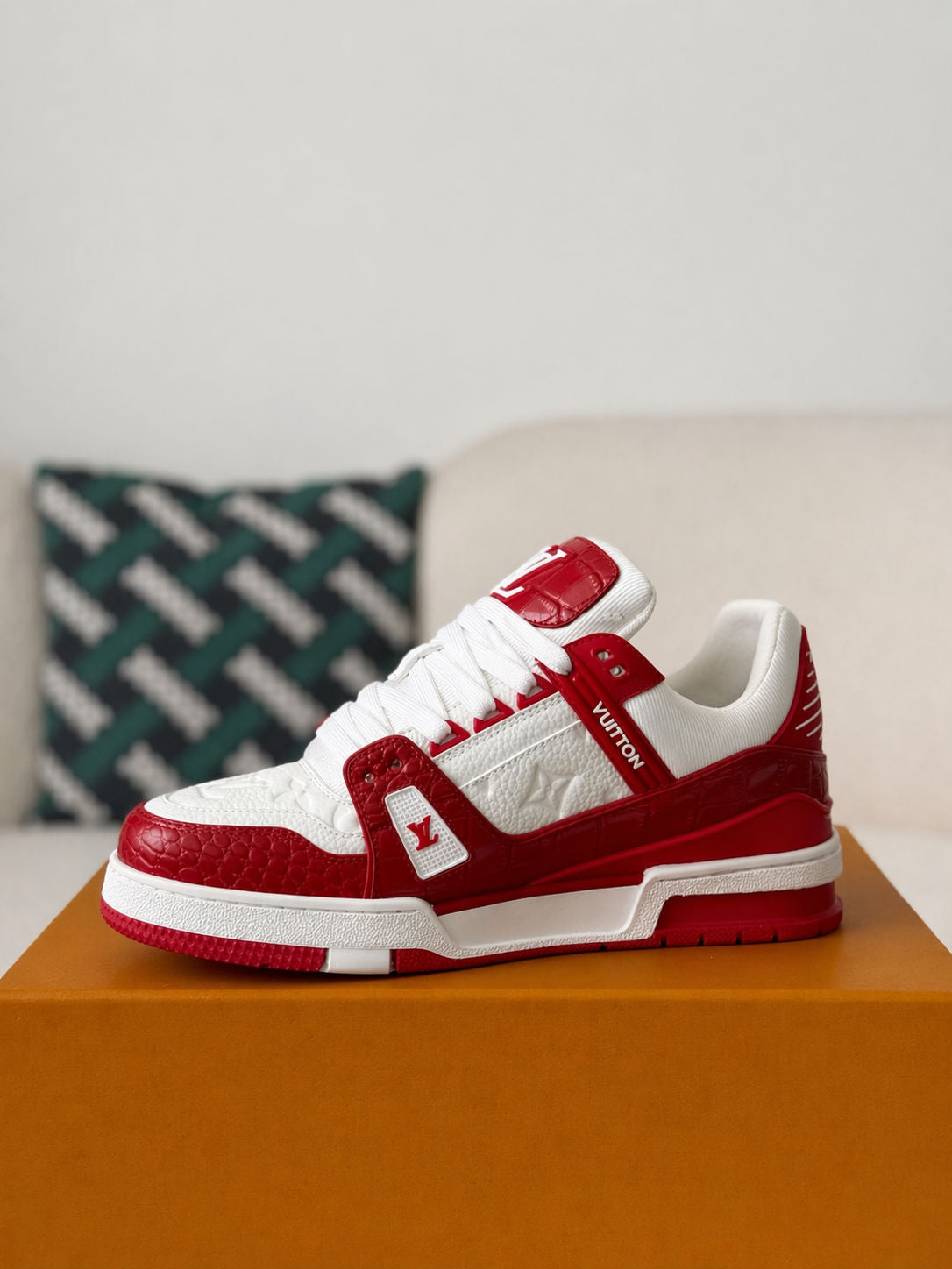 Trainer Red