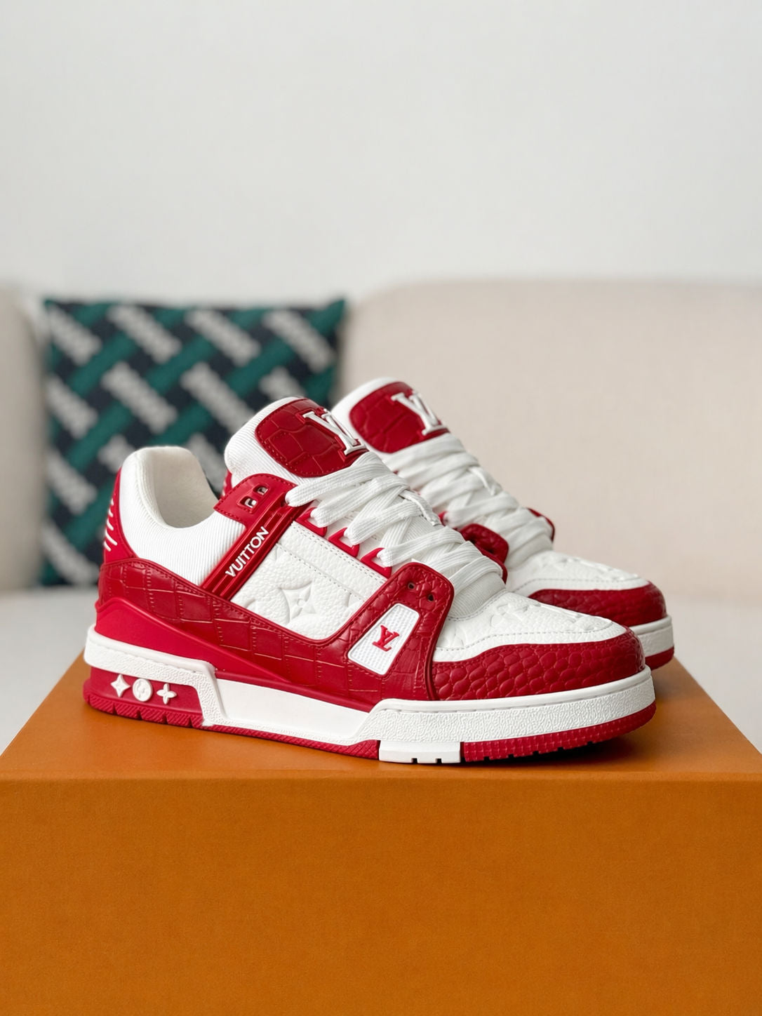 Trainer Red