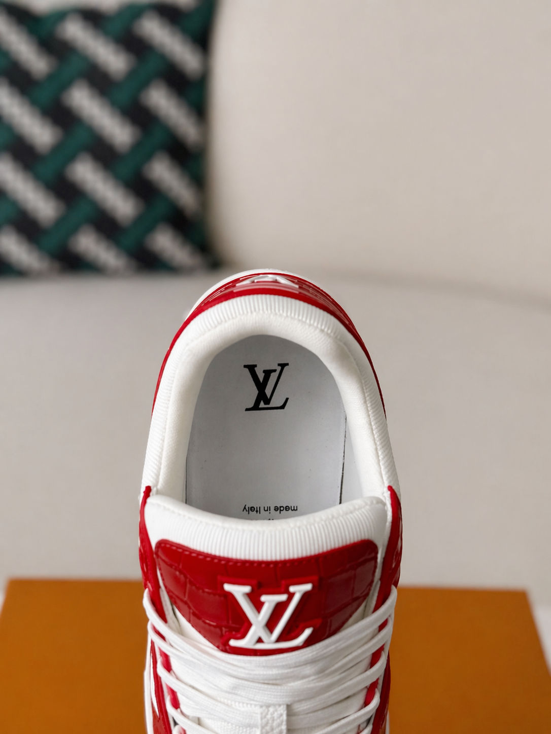 Trainer Red