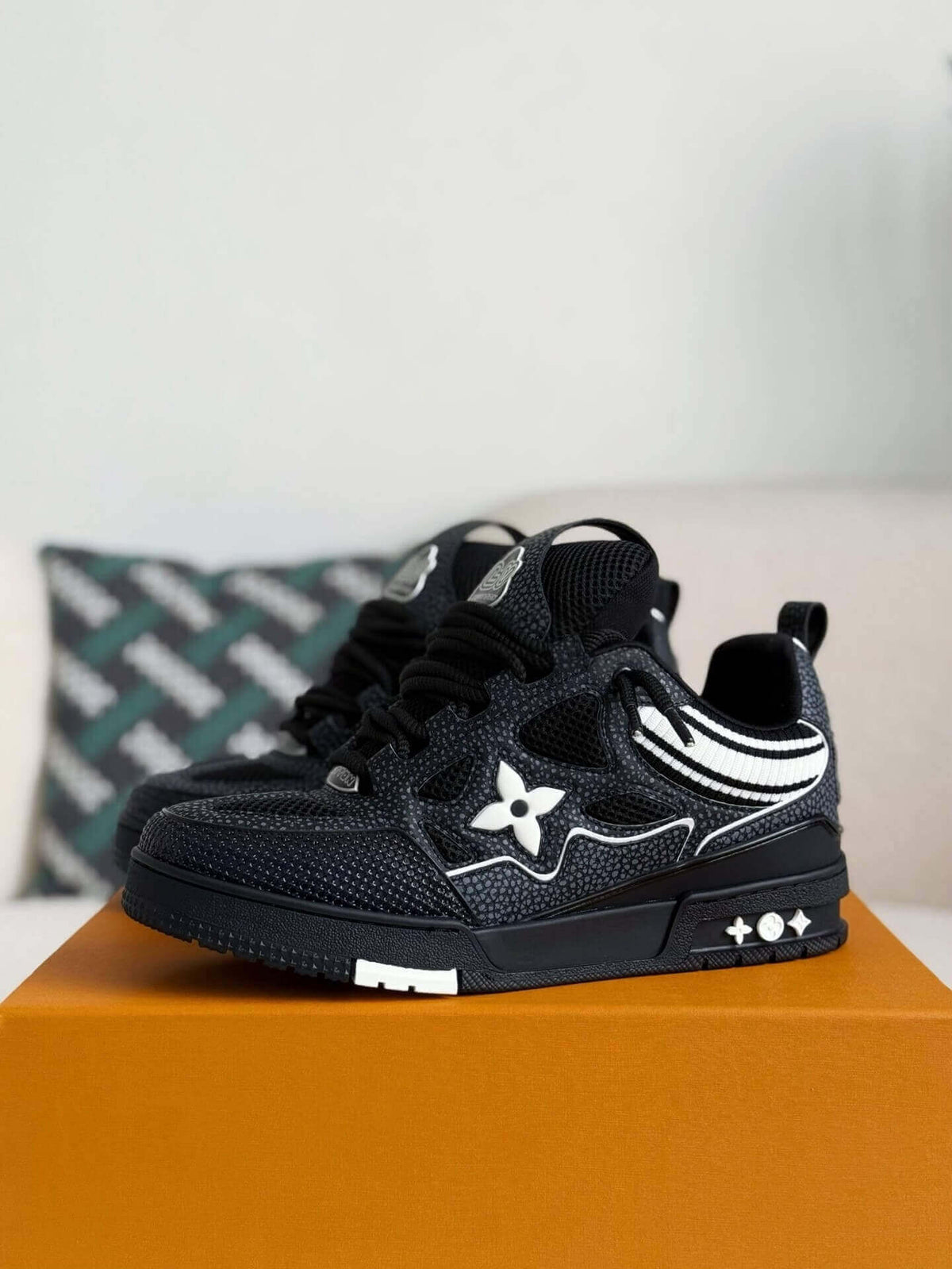 Skate Sneaker Black Crystal